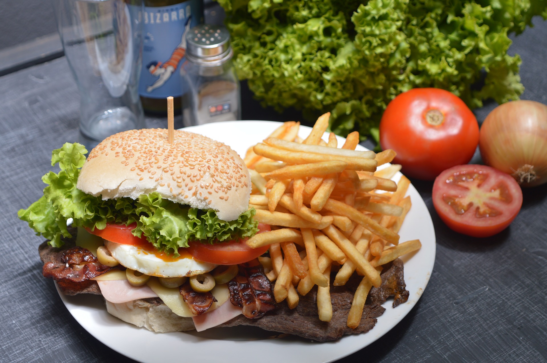 Zdjęcie fast food: hamburger, frytki